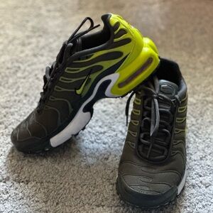 Olive and Neon Green Nike AirMax Size 5.5Y